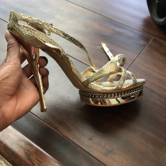 Bakers Gold Heels Size 8 - Picture 2 of 4